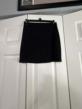 International Newport Group Black Mini Skirt Size M